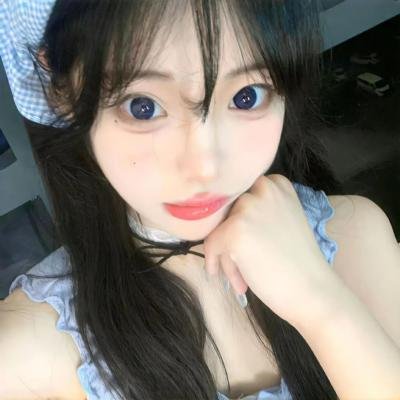 顽皮豹在树林里